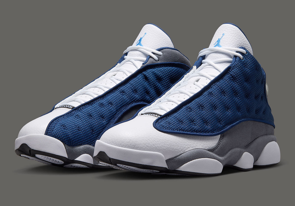 Air Jordan 13 Flint 2026 de profil