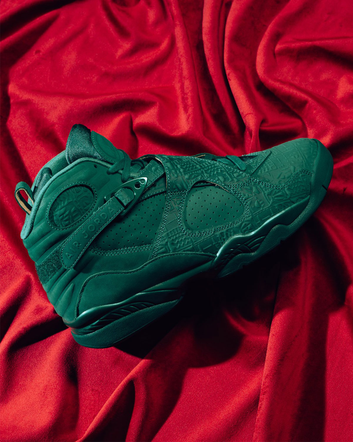 Détail des sangles croisées de la Air Jordan 8 Bin23