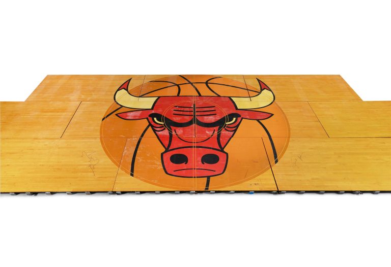 Le parquet des trois titres Bulls s’arrache à 1,79 M$ chez Sotheby’s : la cote de Jordan ne faiblit pas