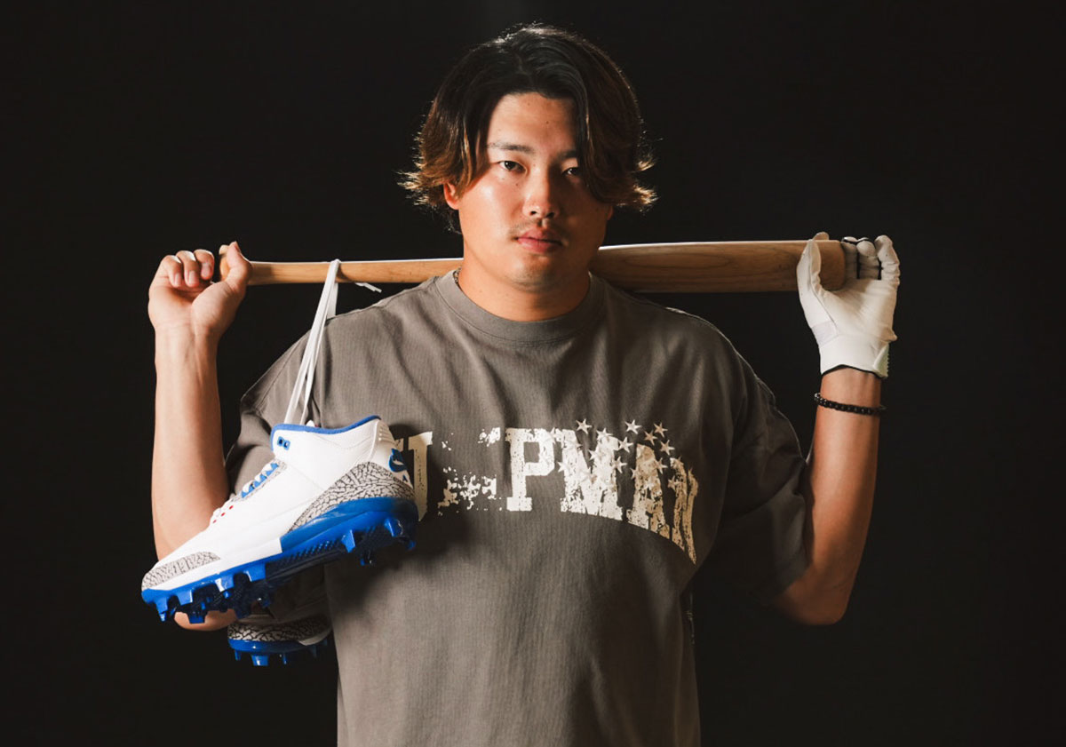 Munetaka Murakami signe chez Jordan Brand en crampons Air Jordan 3 True Blue