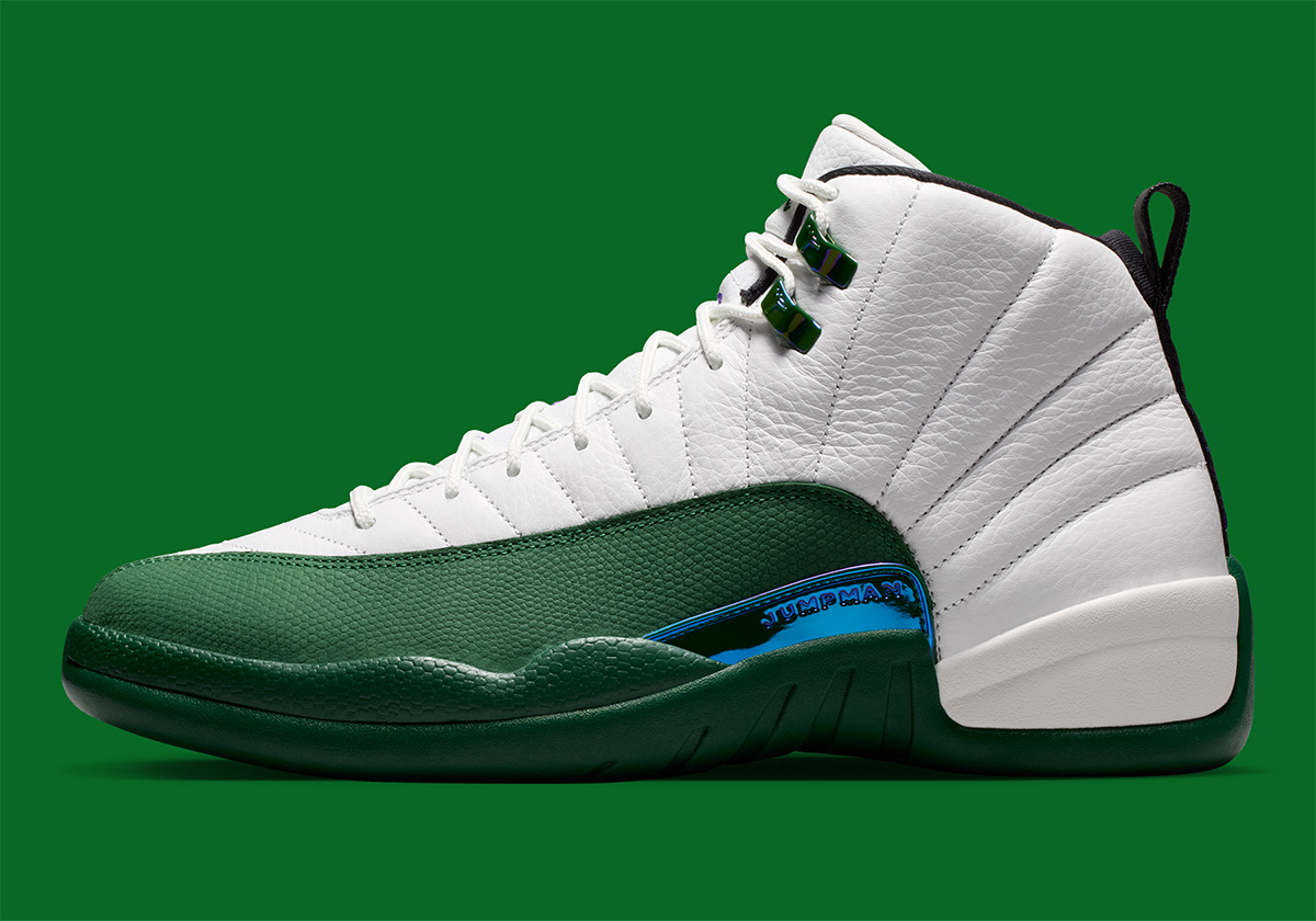 Air Jordan 12 Bucks CT8013-103 vue de profil, cuir Summit White et mudguard Gorge Green