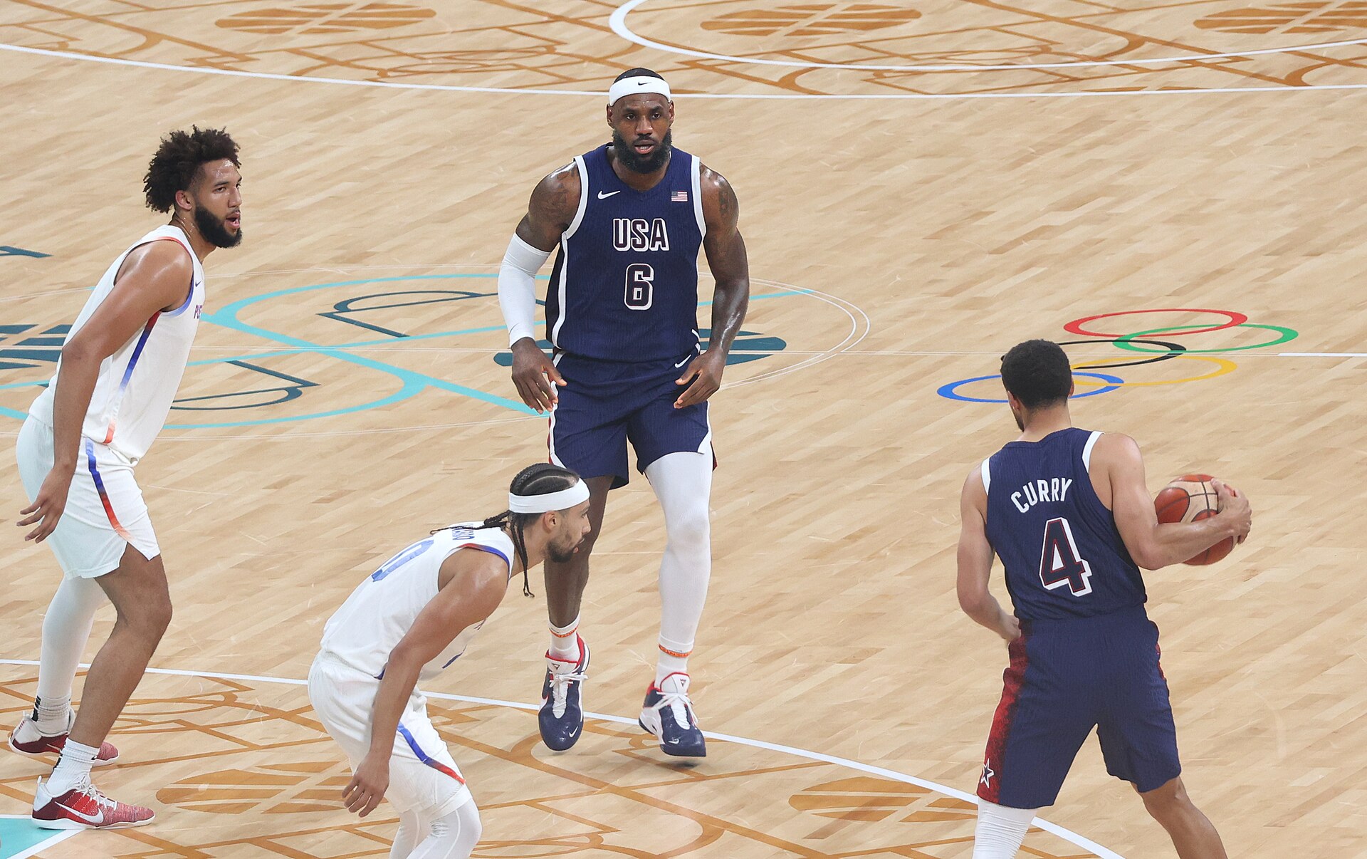 Stephen Curry et LeBron James avec Team USA en 2024