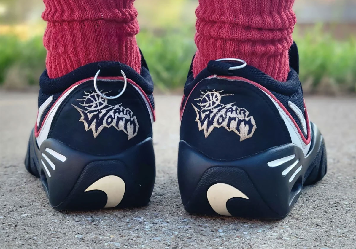 Nike Air Worm NDestrukt 1996 de Dennis Rodman, shroud à zip et anneau de talon
