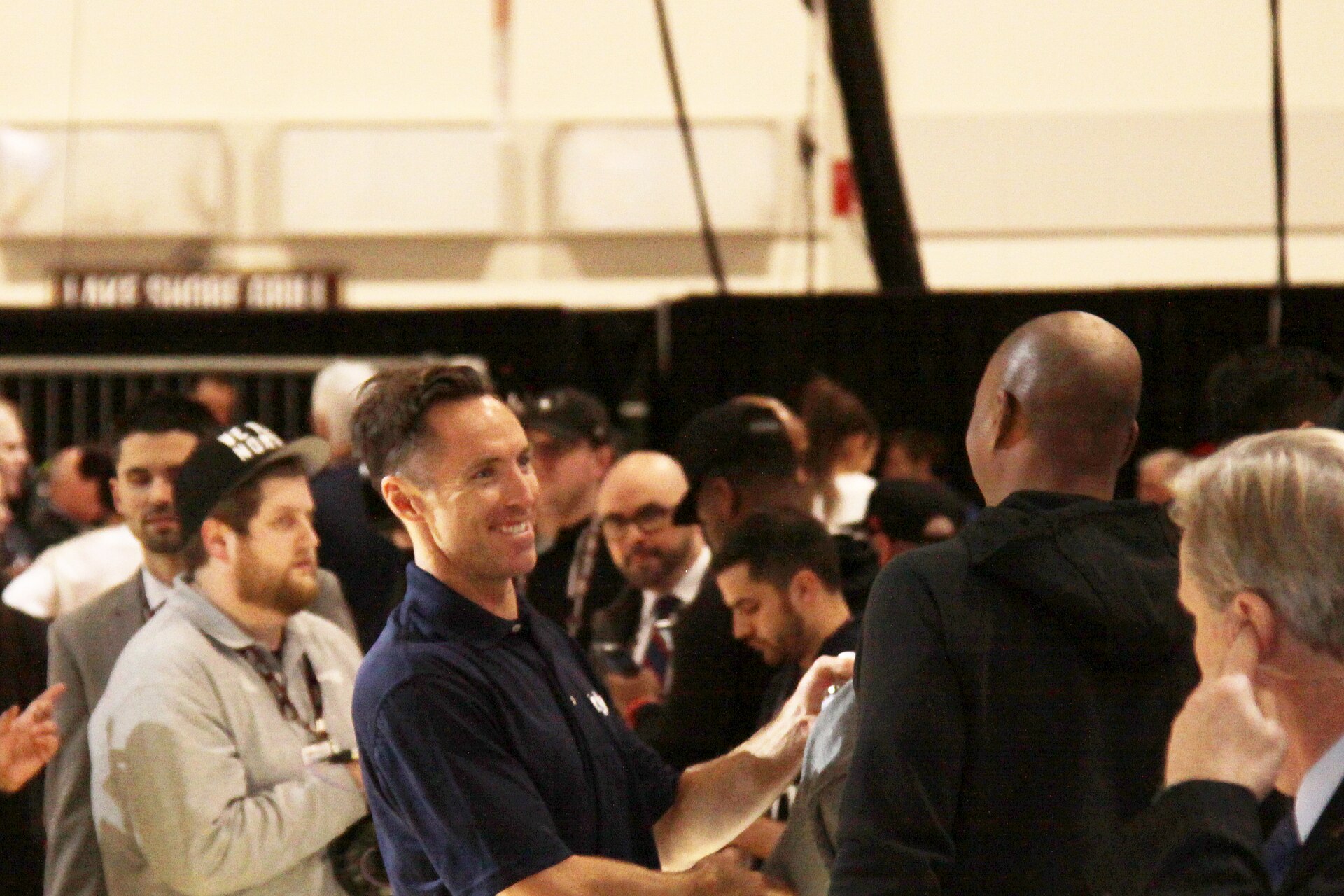 Steve Nash sur la scène du NBA All-Star Center Court en février 2016