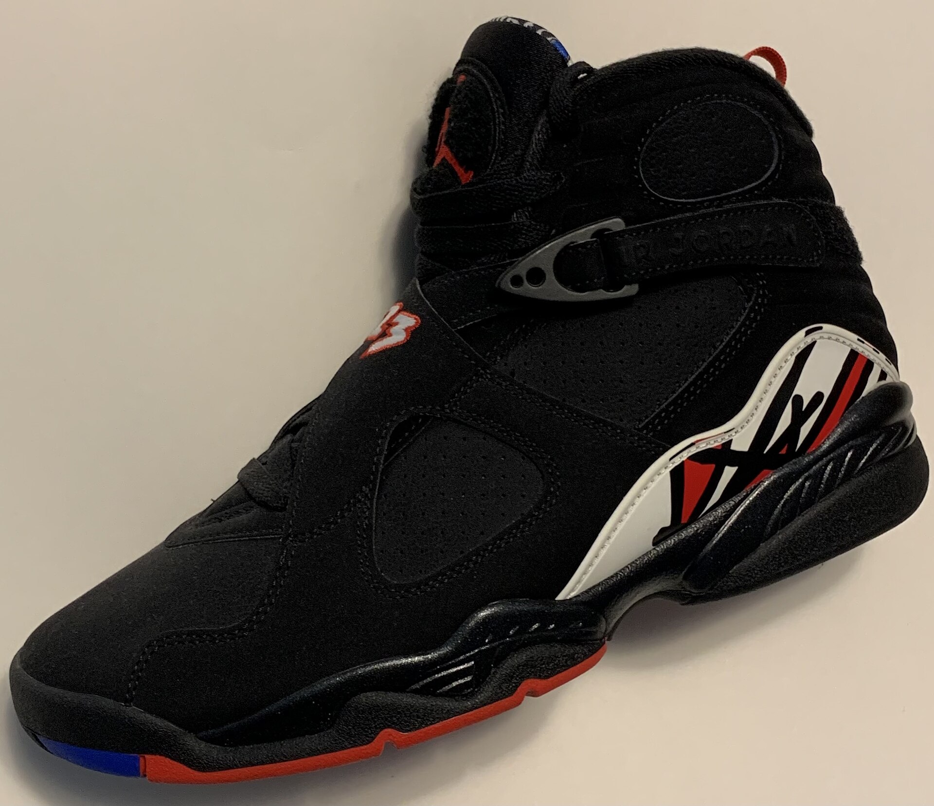 Silhouette de la Air Jordan 8 et ses sangles croisées
