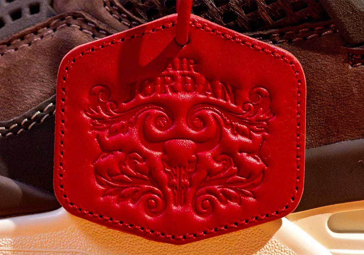 Étiquette hexagonale rouge en cuir gaufré Air Jordan de l’Air Jordan 4 Bin23