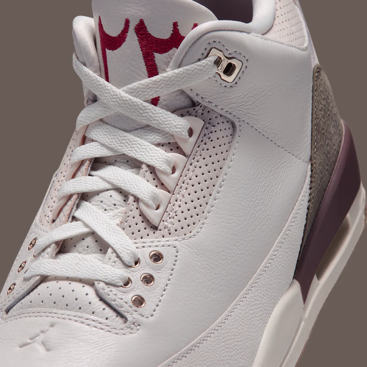 Air Jordan 3 Middle East, détail du col et de la languette