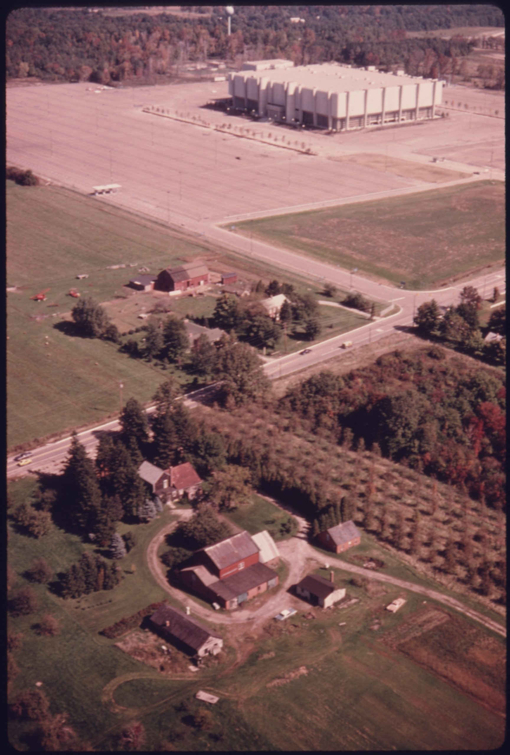 Vue aérienne du Richfield Coliseum, près de Cleveland, en 1975